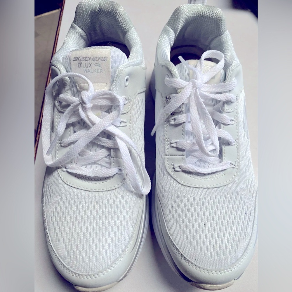 Skechers Women 7 Relaxed Fit:D'Lux Walker, Comfortable #149023 White-Silver, $20
